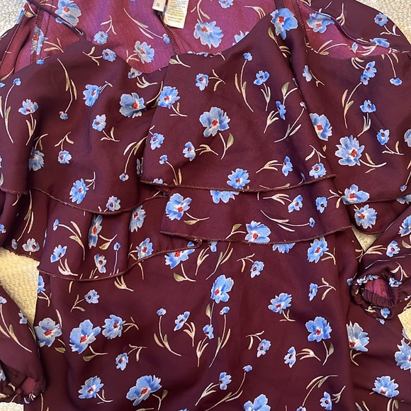 Off the shoulder long sleeve blouse - Picture 3 of 3